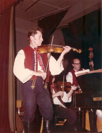 Dlouholetý umělecký vedoucí a primáš Jaroslav Šedý. 