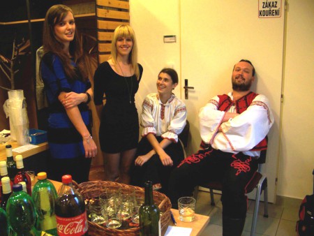 Naše hostesky Lenka a Petra. 